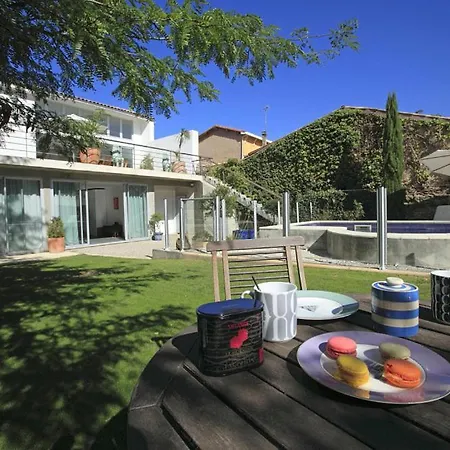 Sleeps 8 Pool