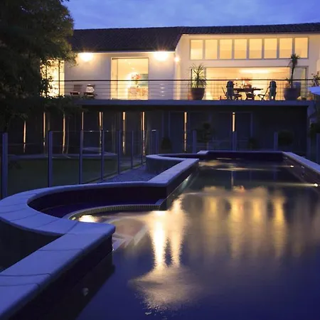 Sleeps 8 Pool Prázdninový dům Pézenas
